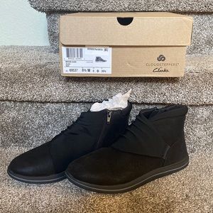 Clarks cuddle steppers size 8 1/2 new in box
